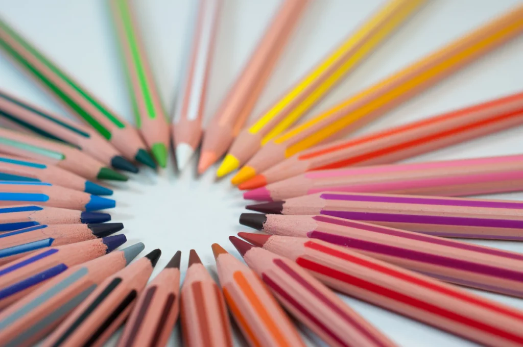 An image of coloured pencils arranged in a circle.