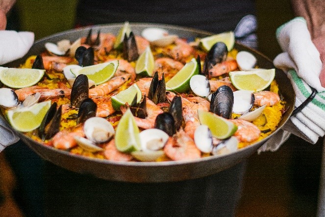 An image of pot of paella